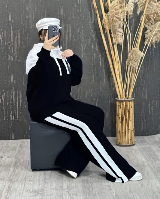 Suit with Two stripes on pants