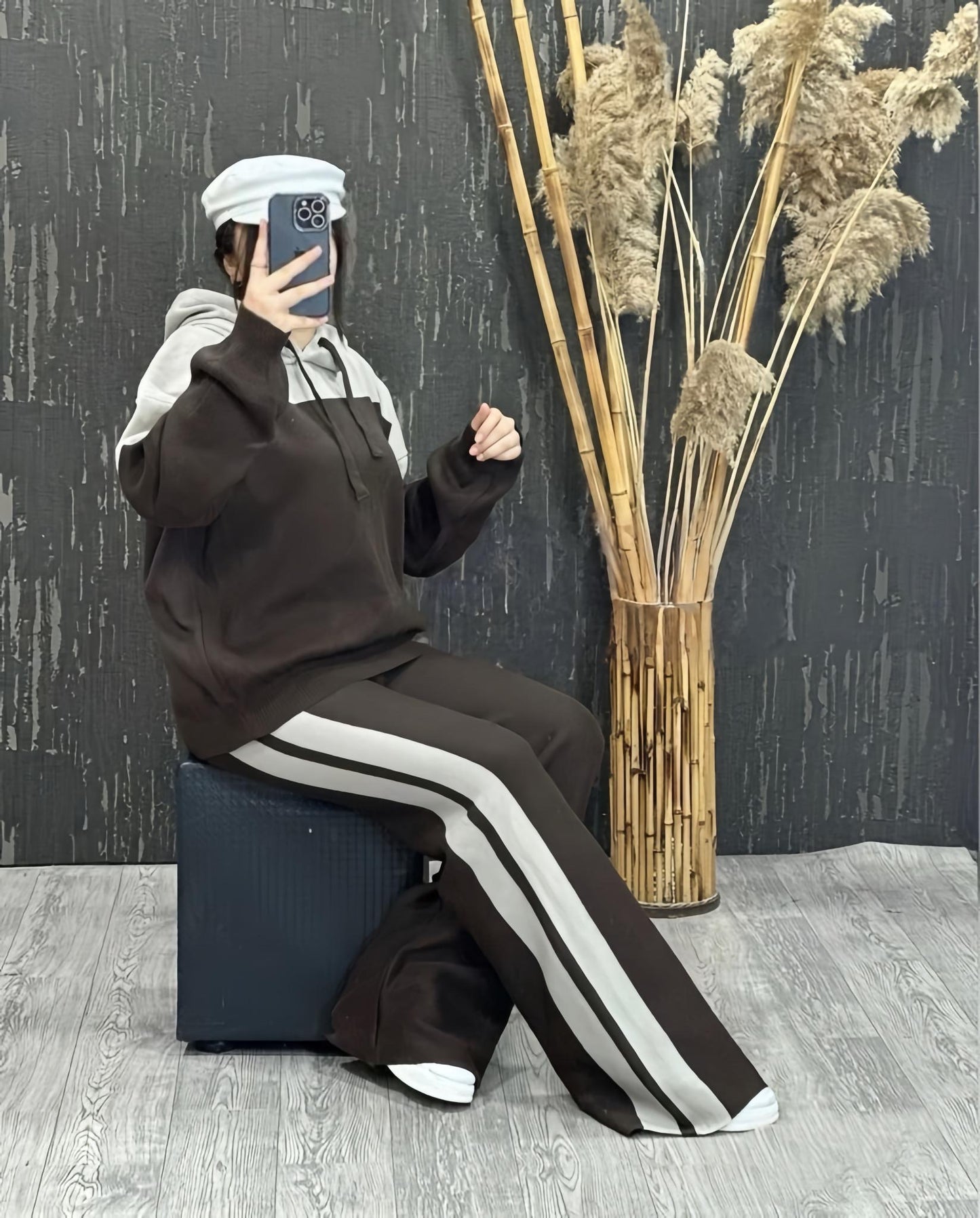 Suit with Two stripes on pants