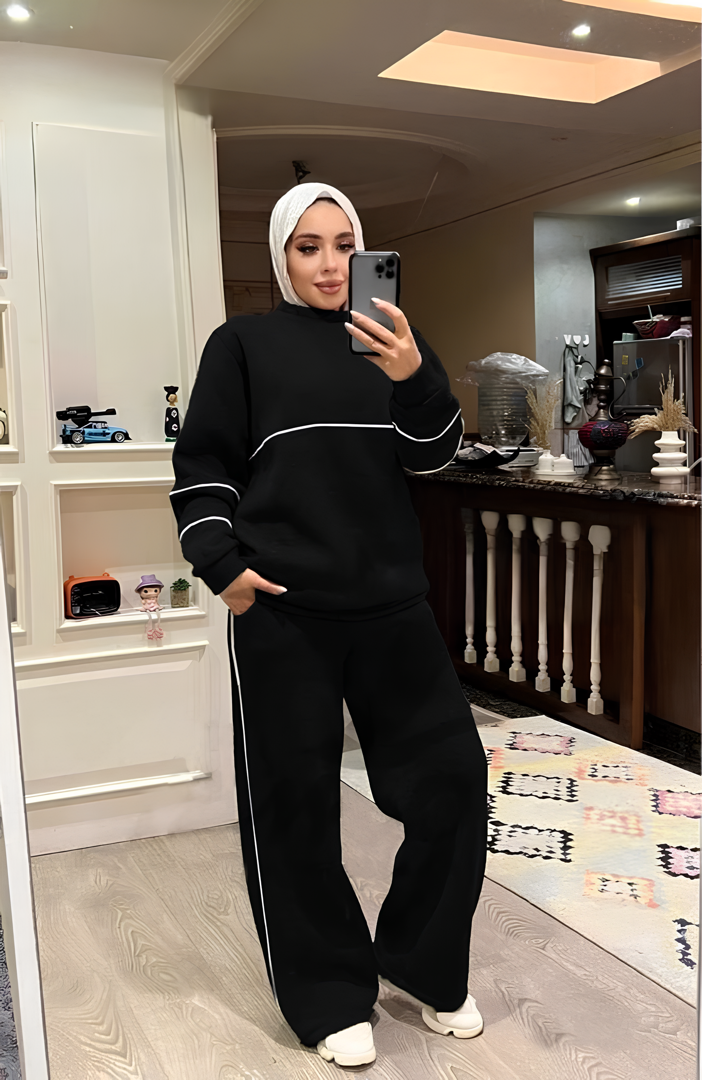 Tracksuit with white stripes