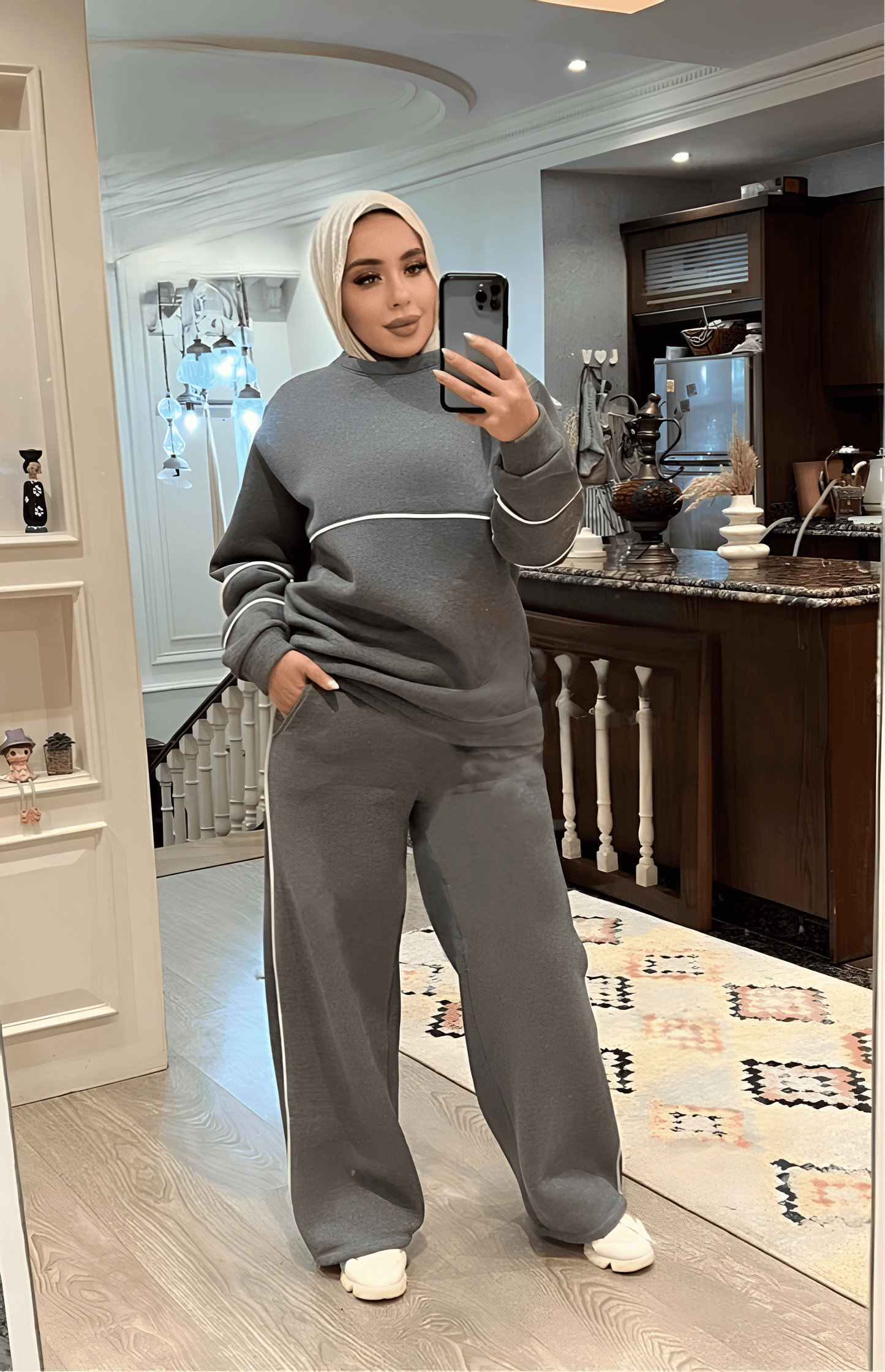 Tracksuit with white stripes