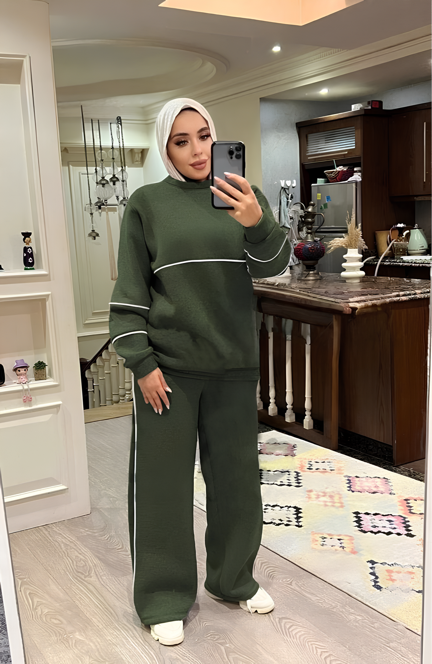 Tracksuit with white stripes