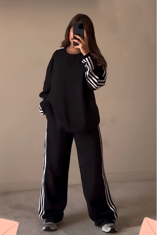Tracksuit with 4 white stripes
