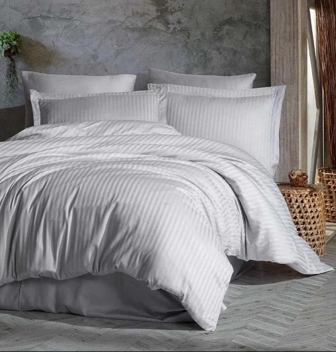 لحاف شتوى 3 قطع سترايب بمقاس 240*220 بلون ابيض نقى