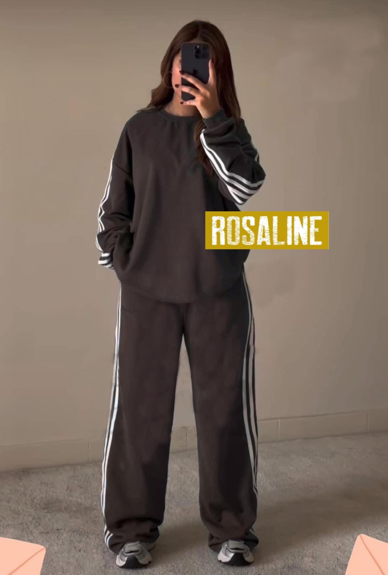 Tracksuit with 4 white stripes