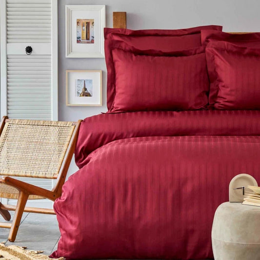 3 Piece Comforter Set with Stripe Pattern in Burgundy (Size 240×220 cm)