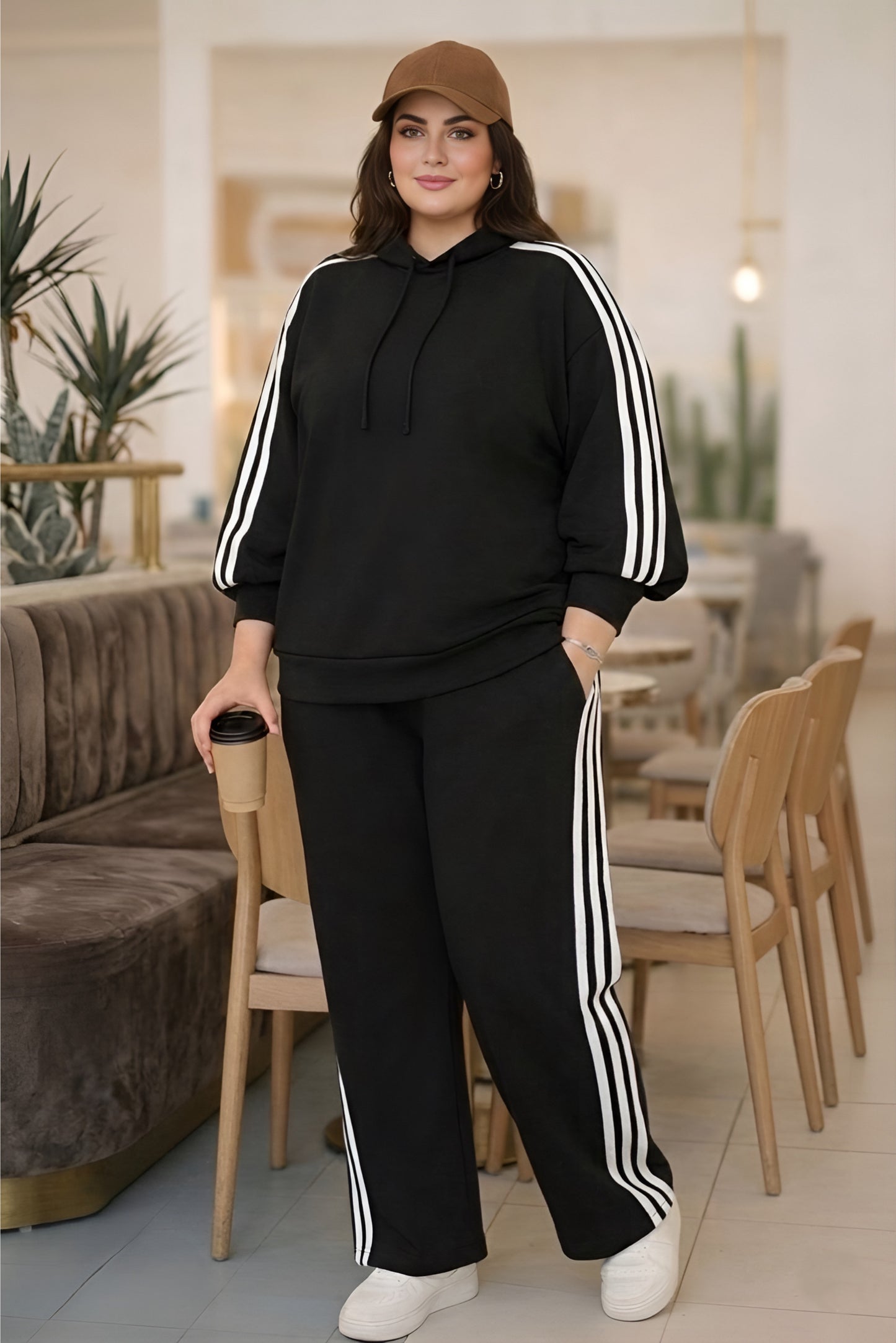 Aura Sporty Modest