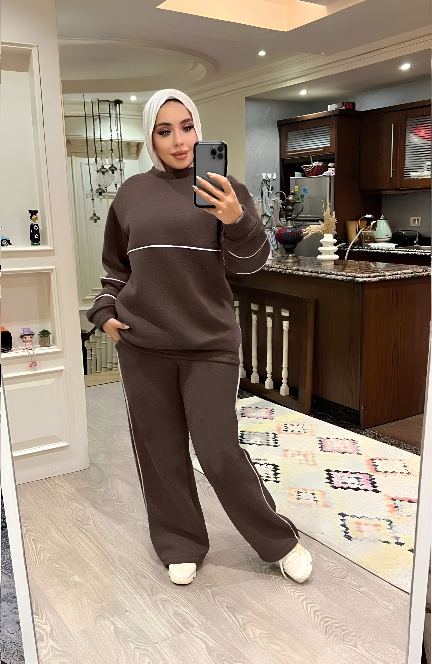 Tracksuit with white stripes