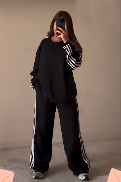 Tracksuit with 4 white stripes