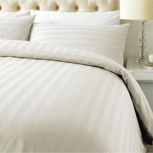 3Piece Winter Comforter Set in Cream with Stripe Texture (Size 240×220 cm)